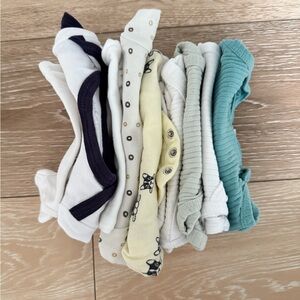 Neutral Baby Onesies Bundle 0–3M (11 pcs) Cotton Minimalist Set.